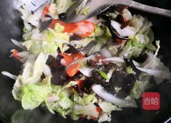 白菜木耳炒肉的做法图解5