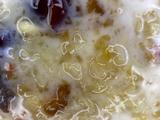牛奶银耳桃胶莲子羹