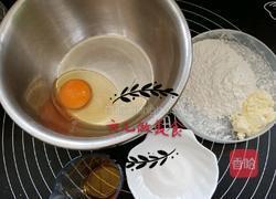 蛋黄小饼干的做法图解1
