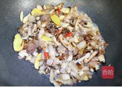 加上这个,卤肉饭香滑软嫩,好吃不腻的做法图解4