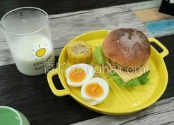 鸡肉汉堡儿童营养早餐