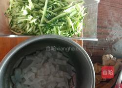 黄瓜拌拉皮的做法图解2