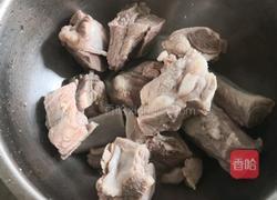 胡萝卜山药排骨汤的做法图解5