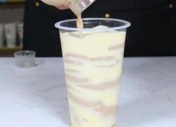 超火的ins蛋糕奶茶和蛋糕浆调制