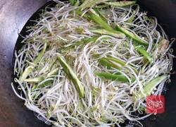 凉拌绿豆芽的做法图解2