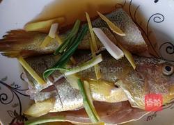 清蒸黄鱼的做法图解1