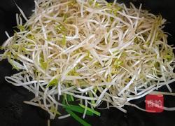 绿豆芽炒韭菜的做法图解2