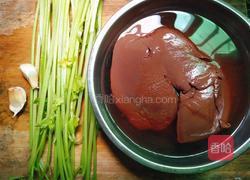 蒜香芹菜猪血的做法图解1
