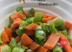 胡萝卜炒豆子的做法图解7