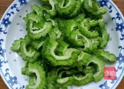 清炒苦瓜的做法图解2