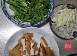 韭菜炒香干的做法图解1
