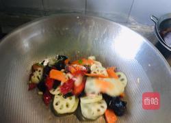 木耳胡萝卜炒莲藕的做法图解7