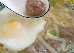 肉丸子鸡蛋热汤面