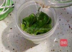 碧波荡漾之西红柿鸡蛋小白菜面的做法图解1