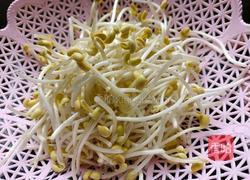 莴笋炒黄豆芽的做法图解2
