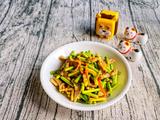 蒜苔肉丝 