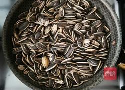 自备零食 干炒葵花籽的做法图解6