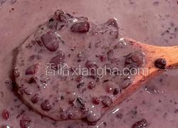 红豆黑米牛奶粥