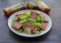 西芹炒午餐肉