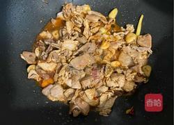辣椒炒土猪肉的做法图解3