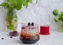 桑葚茶冻蔓越梅饮