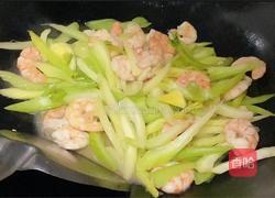 虾仁炒西芹的做法图解6