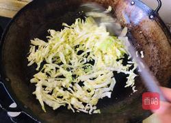 莲花白炒水晶粉丝的做法图解3