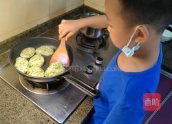 自制蓬松劲道韭菜饼的做法图解13
