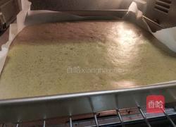 抹茶肉松蛋糕卷的做法图解11