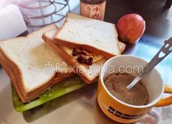 吐司牛肉酱夹蛋面包