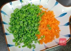 韭菜胡萝卜鸡蛋饼的做法图解1