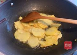干锅土豆片的做法图解2