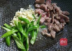 花菜木耳炒肉的做法图解8