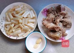 猪肉骨芦笋汤的做法图解2