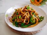 杏鲍菇肉沫炒辣椒的做法[图]
