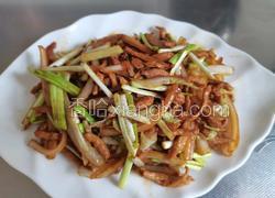 白菜帮蒜黄炒肉丝