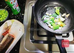 味美鲻鱼烧毛豆子的做法图解3