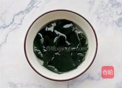 裙带菜鸡蛋豆腐汤的做法图解2