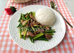 蒜苔猪头肉饭 