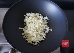卷心菜香肠焖饭的做法图解2