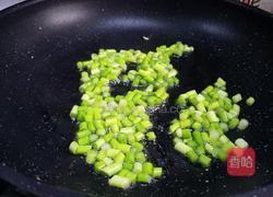 西蓝花蛋炒饭的做法图解8