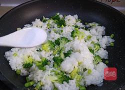 西蓝花蛋炒饭的做法图解10
