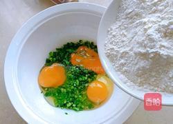 韭菜鸡蛋饼的做法图解3