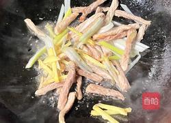 【春季养生菜】春笋白灼肉丝的做法图解5