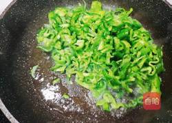 辣椒炒鸡蛋的做法图解3