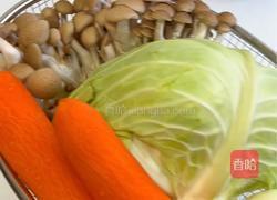 解锁厨房新魔法！无水鸡肉蔬菜锅把鲜掉眉毛的美味端上餐桌！的做法图解1