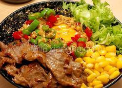 生菜牛肉拌饭