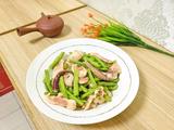 鱿鱼炒豆角的做法[图]