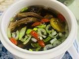 鹿茸菇排骨蒸盅的做法[图]