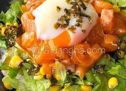 三文鱼生菜拌饭